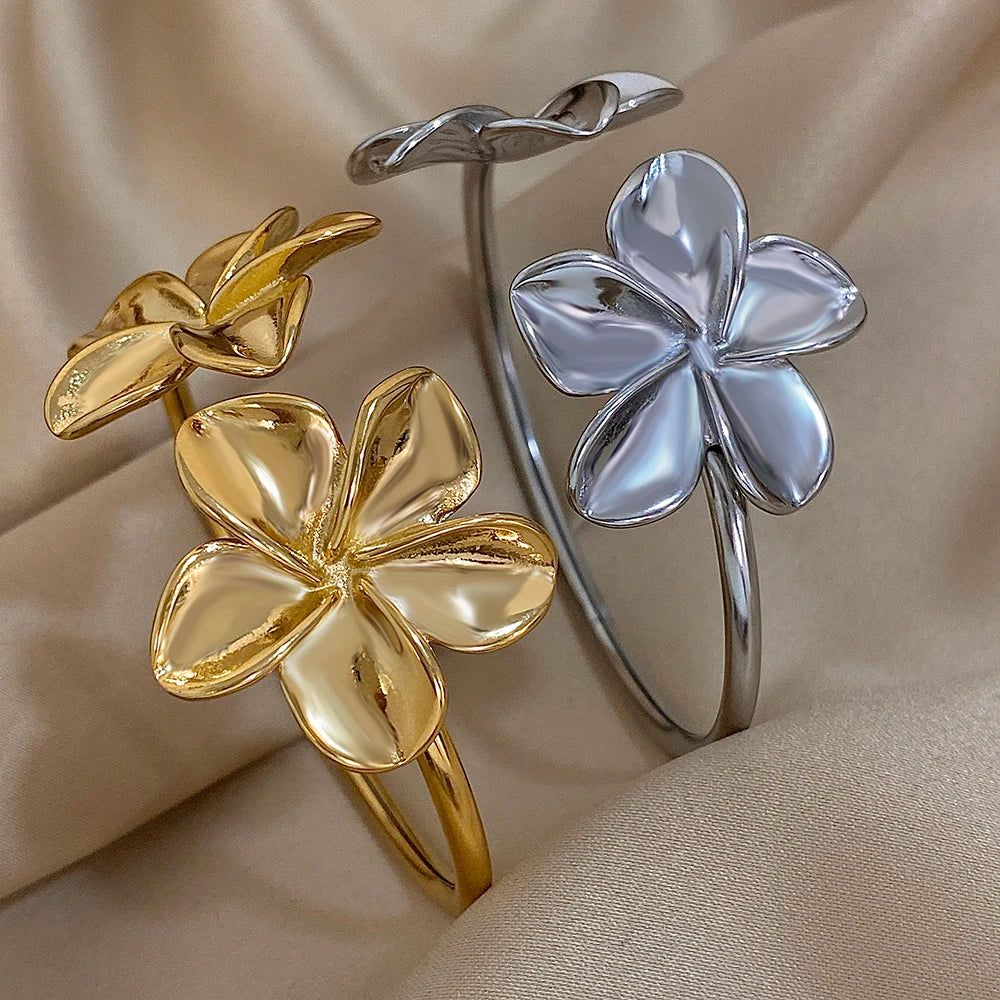 Armband med stora blommor